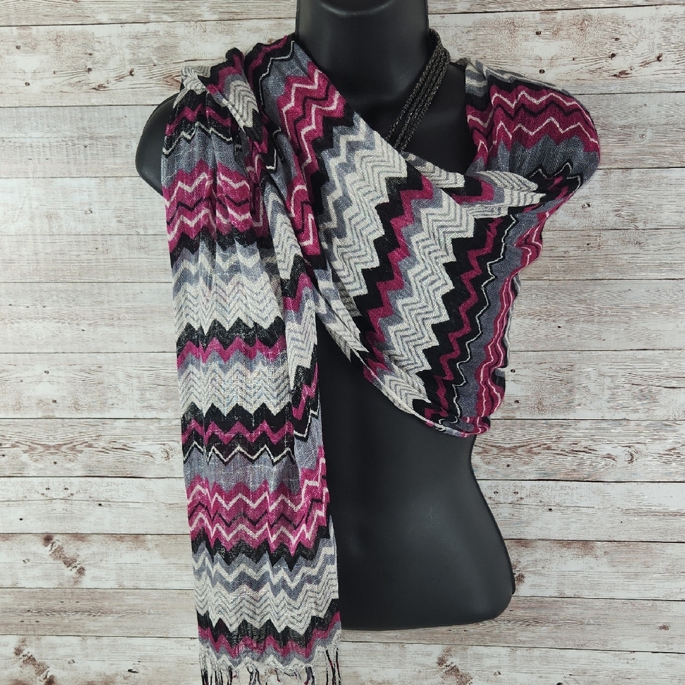 Miley Cyrus & Max Azria Zigzag Scarf - Pink, Black, Gray - Picture 6 of 6